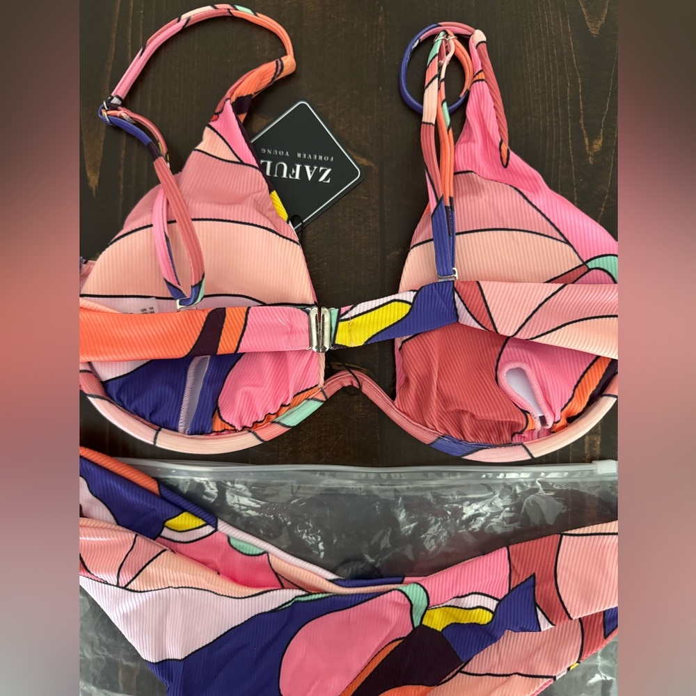 Zaful Colorful Abstract Bikini Set - Picture 4 of 5